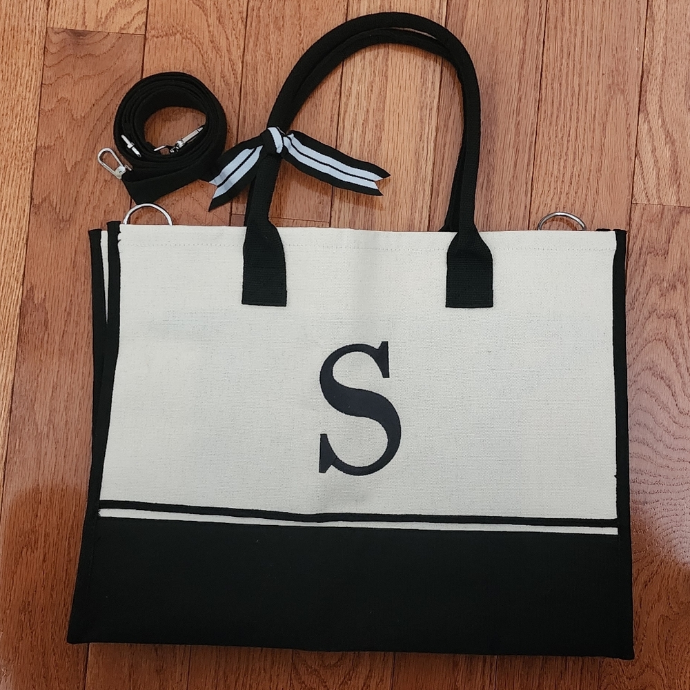 Stylish Black and White Tote Bag - Picture 2 of 8